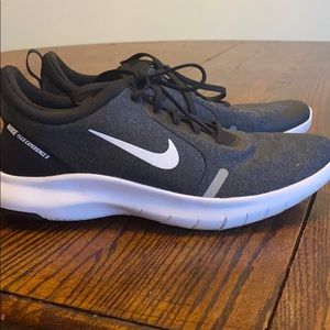 Nike running shoes 9 1/2. Fit a bit snug.